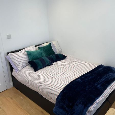 Self-Contained Flat On The 2Nd Floor You Will Share With One Other Guest, In A Family House 2 Minutes Walk From Tufnell Park Station 2Nd Floor With Stairs לונדון מראה חיצוני תמונה