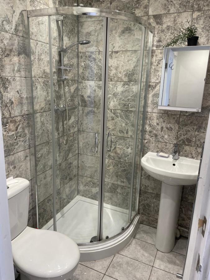 Self-Contained Flat On The 2Nd Floor You Will Share With One Other Guest, In A Family House 2 Minutes Walk From Tufnell Park Station 2Nd Floor With Stairs לונדון מראה חיצוני תמונה