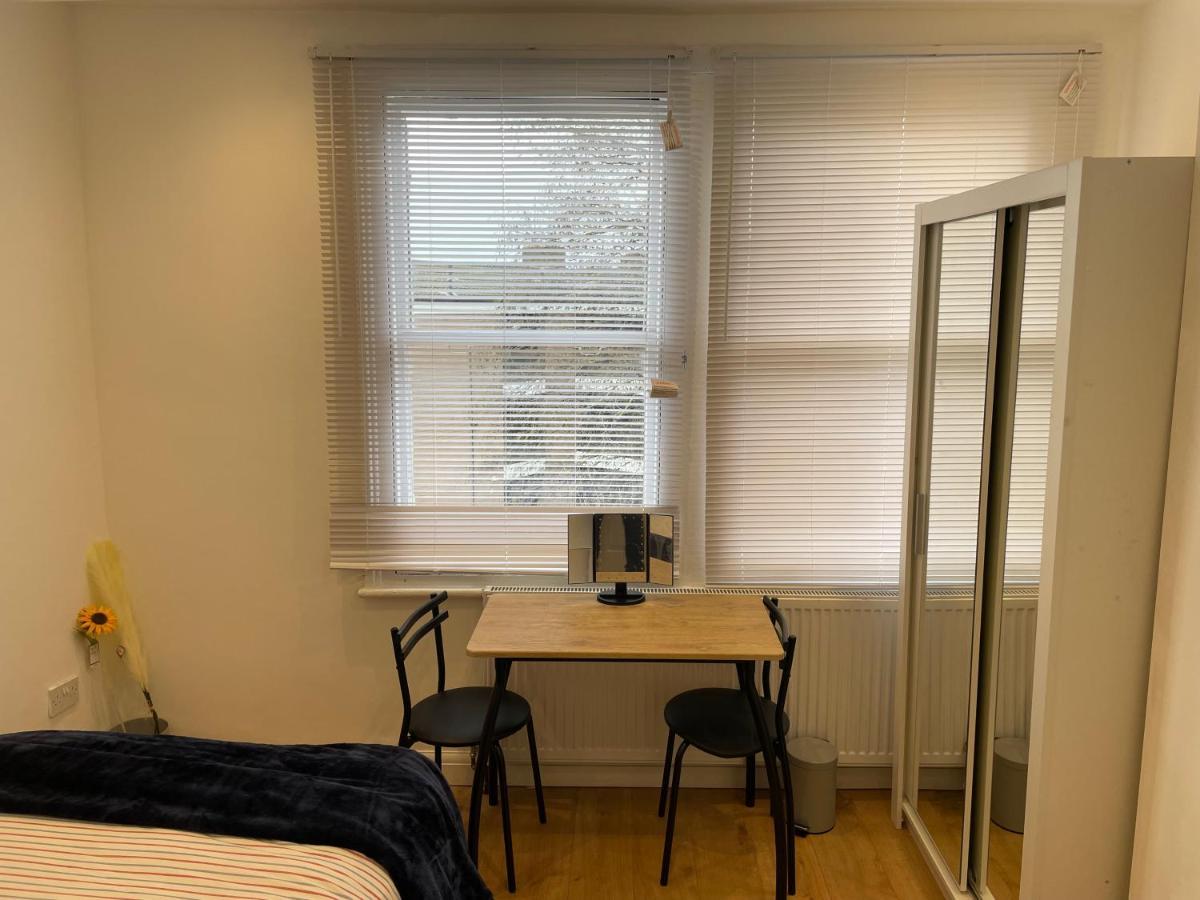 Self-Contained Flat On The 2Nd Floor You Will Share With One Other Guest, In A Family House 2 Minutes Walk From Tufnell Park Station 2Nd Floor With Stairs לונדון מראה חיצוני תמונה