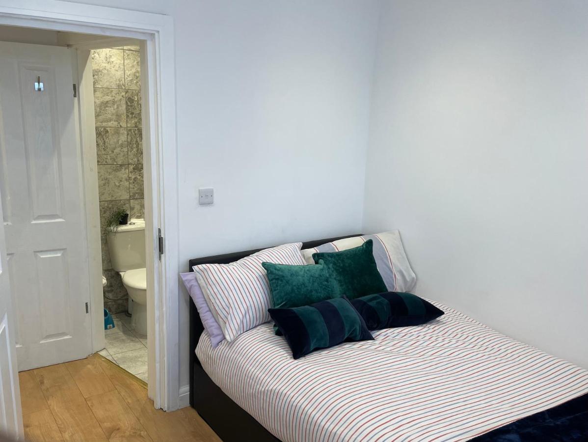Self-Contained Flat On The 2Nd Floor You Will Share With One Other Guest, In A Family House 2 Minutes Walk From Tufnell Park Station 2Nd Floor With Stairs לונדון מראה חיצוני תמונה