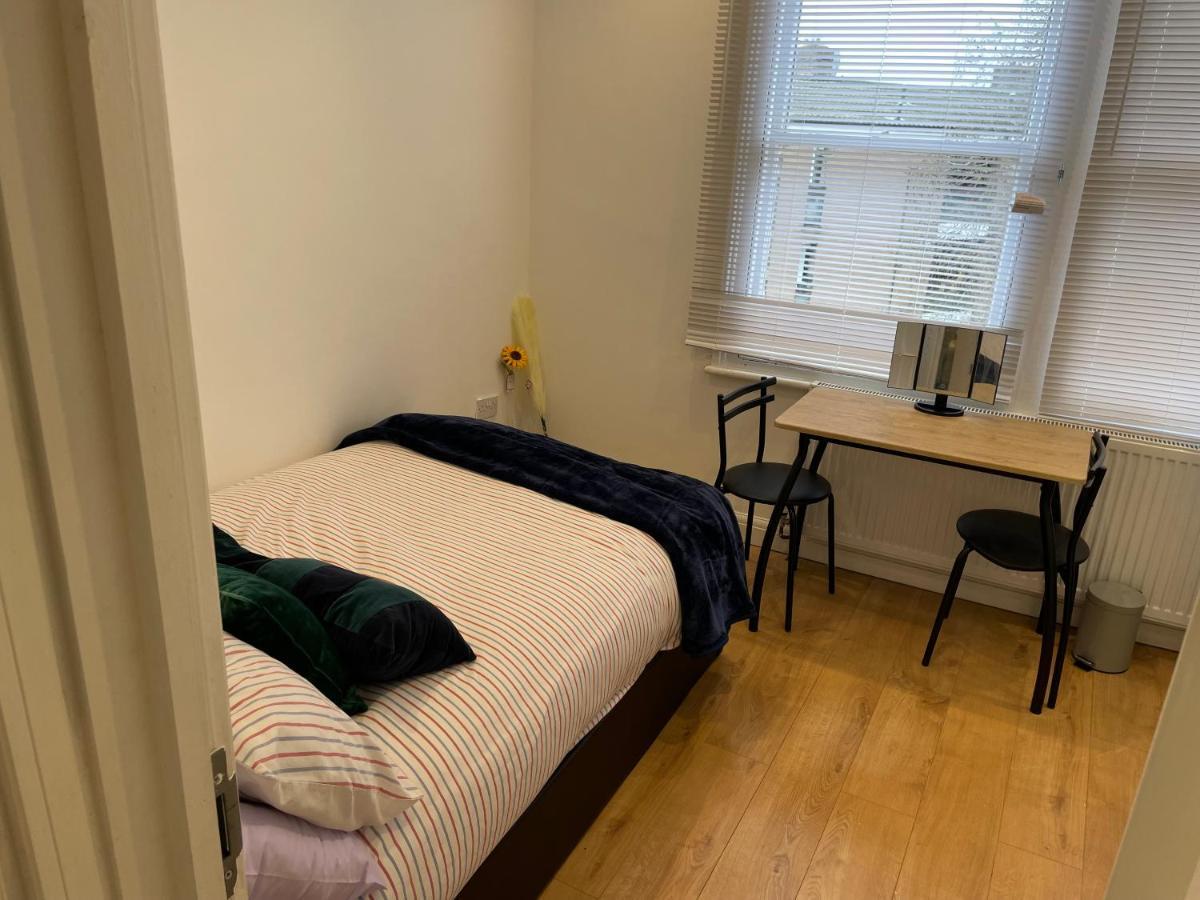 Self-Contained Flat On The 2Nd Floor You Will Share With One Other Guest, In A Family House 2 Minutes Walk From Tufnell Park Station 2Nd Floor With Stairs לונדון מראה חיצוני תמונה